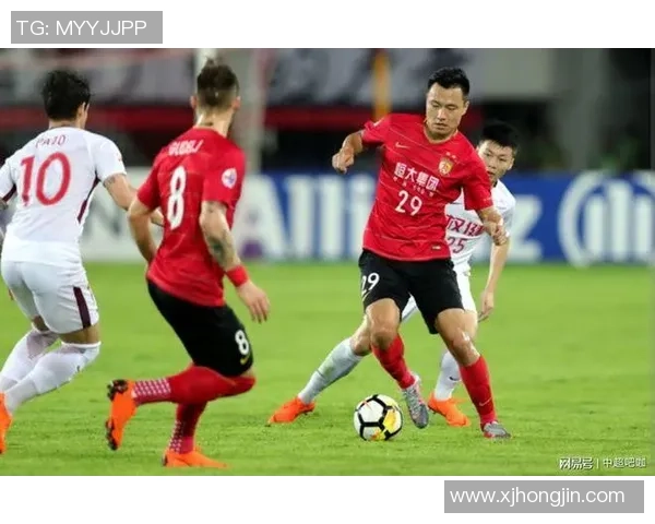 河南建业与天津权健激战正酣8月4日精彩对决引发球迷热议